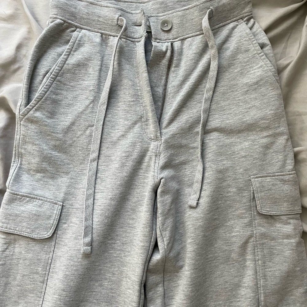WOMENS TREASURE & BOND SWEATS